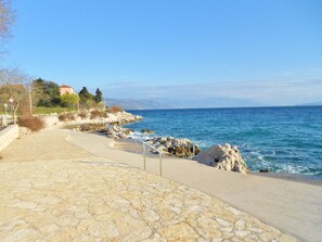 Beach nearby - Apartments Katarina, (14902), Novi Vinodolski, hr (Novi Vinodolski)