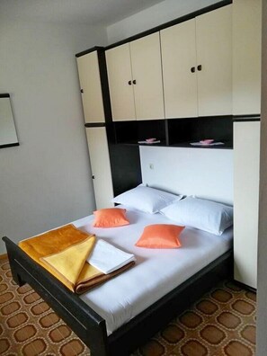 1 quarto, acesso à internet, roupa de cama