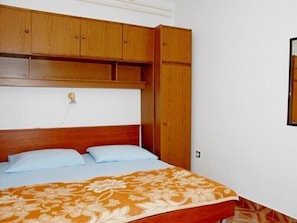 1 habitación, acceso a internet y ropa de cama 
