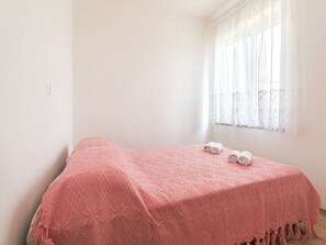 2 bedrooms, Internet, bed sheets - Apartments Graciella, (14129), Lovrecica, hr (Lovrecica)