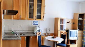 Fridge, toaster, cookware/dishes/utensils