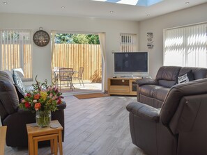 Living area - This pet-friendly property is family retreat. (Poole)