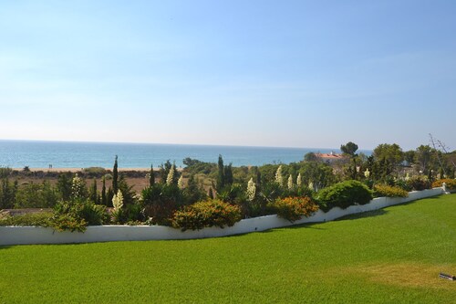 Large house with swimingpool, magnificient sea view, in front the beach. WIFI