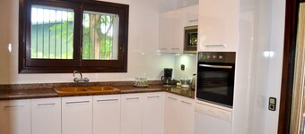 Large house with swimingpool, magnificient sea view, in front the beach. WIFI