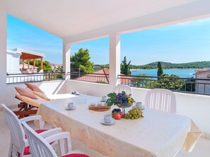 Outdoor dining - Apartments Srđan, (15478), Zecevo, hr (Zecevo)
