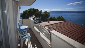 Property grounds - Apartments and rooms Meri, (8555), Baška Voda, hr (Baška Voda)