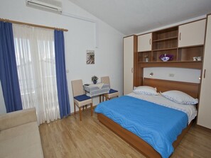 1 chambre, accès Internet, draps fournis