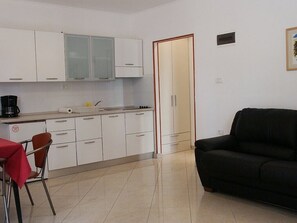 TV - Apartments Nika, (14467), Umag, hr (Umag)