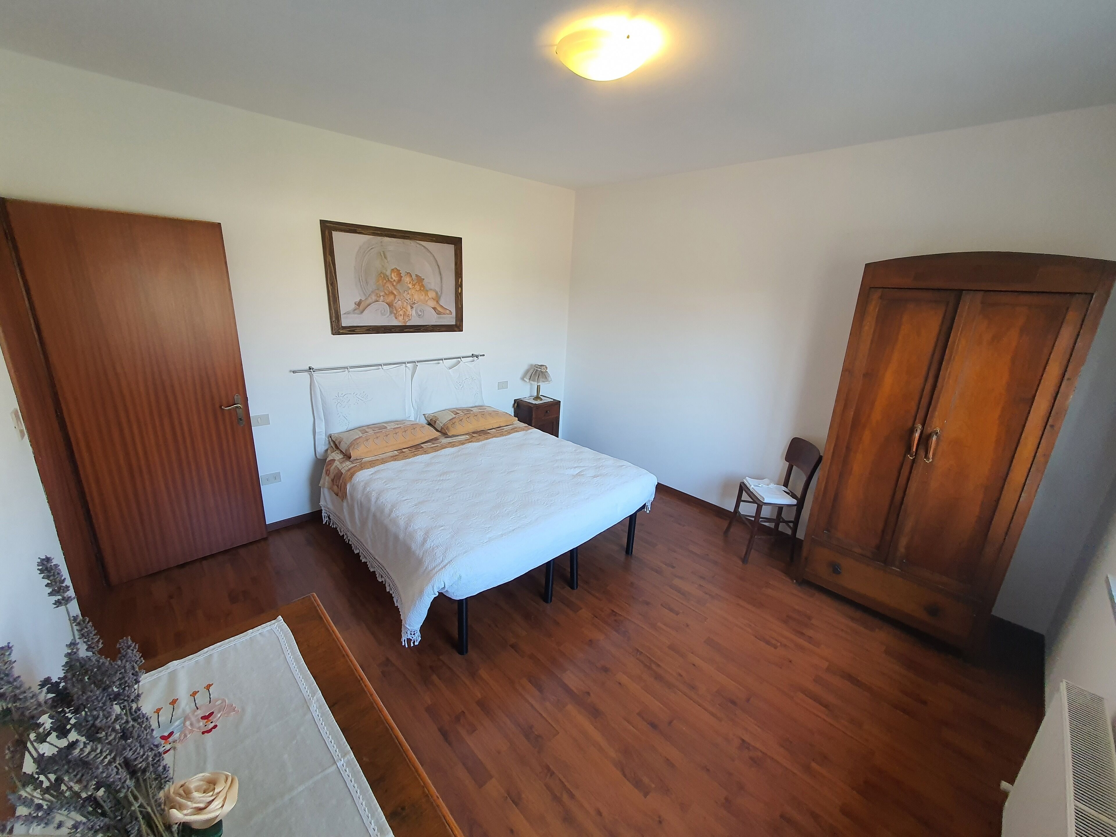 6 bedrooms, desk, iron/ironing board, free WiFi