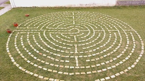A circular brick pattern on a grassy lawn. - A genuine stay in Friuli... (Grions)