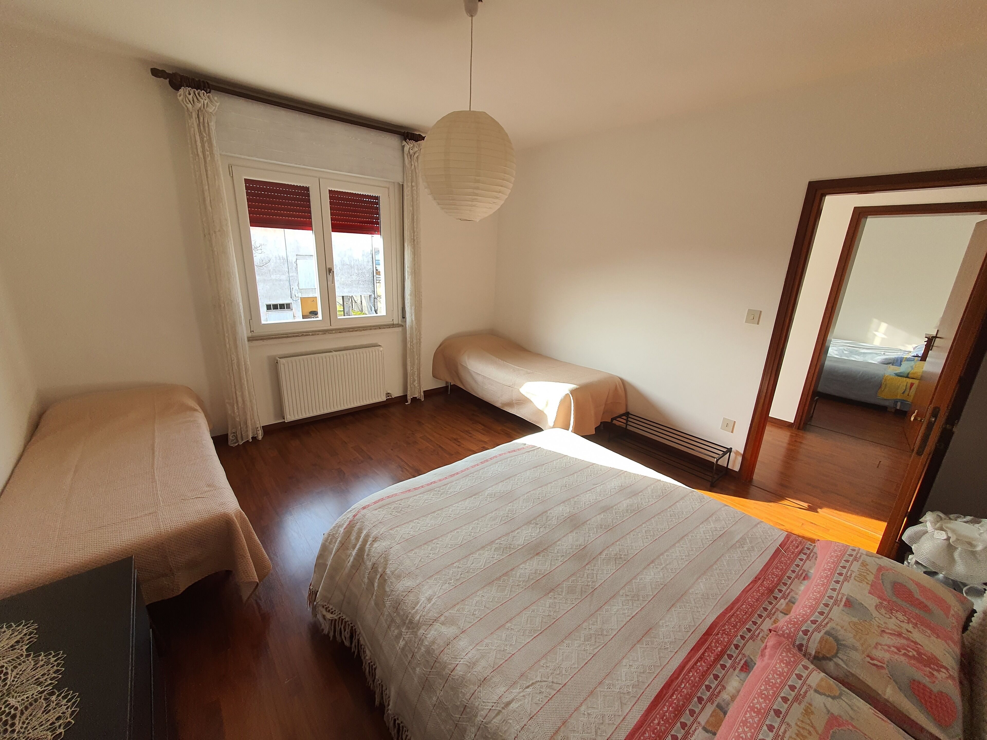 6 camere, una scrivania, ferro/asse da stiro, Wi-Fi gratuito