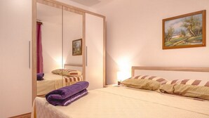 Room - Apartments and rooms Petrica, (13274), Njivice, hr (Njivice)