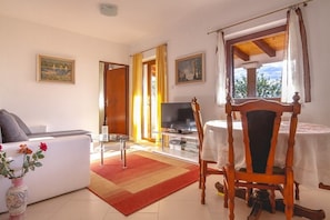 TV - Apartments and rooms Petrica, (13274), Njivice, hr (Njivice)