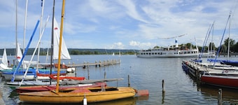 Künstlerdorf Holzhausen a. Ammersee, 5***** Galeriewohnung in Seenähe!