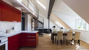 Fridge, oven, stovetop, dishwasher