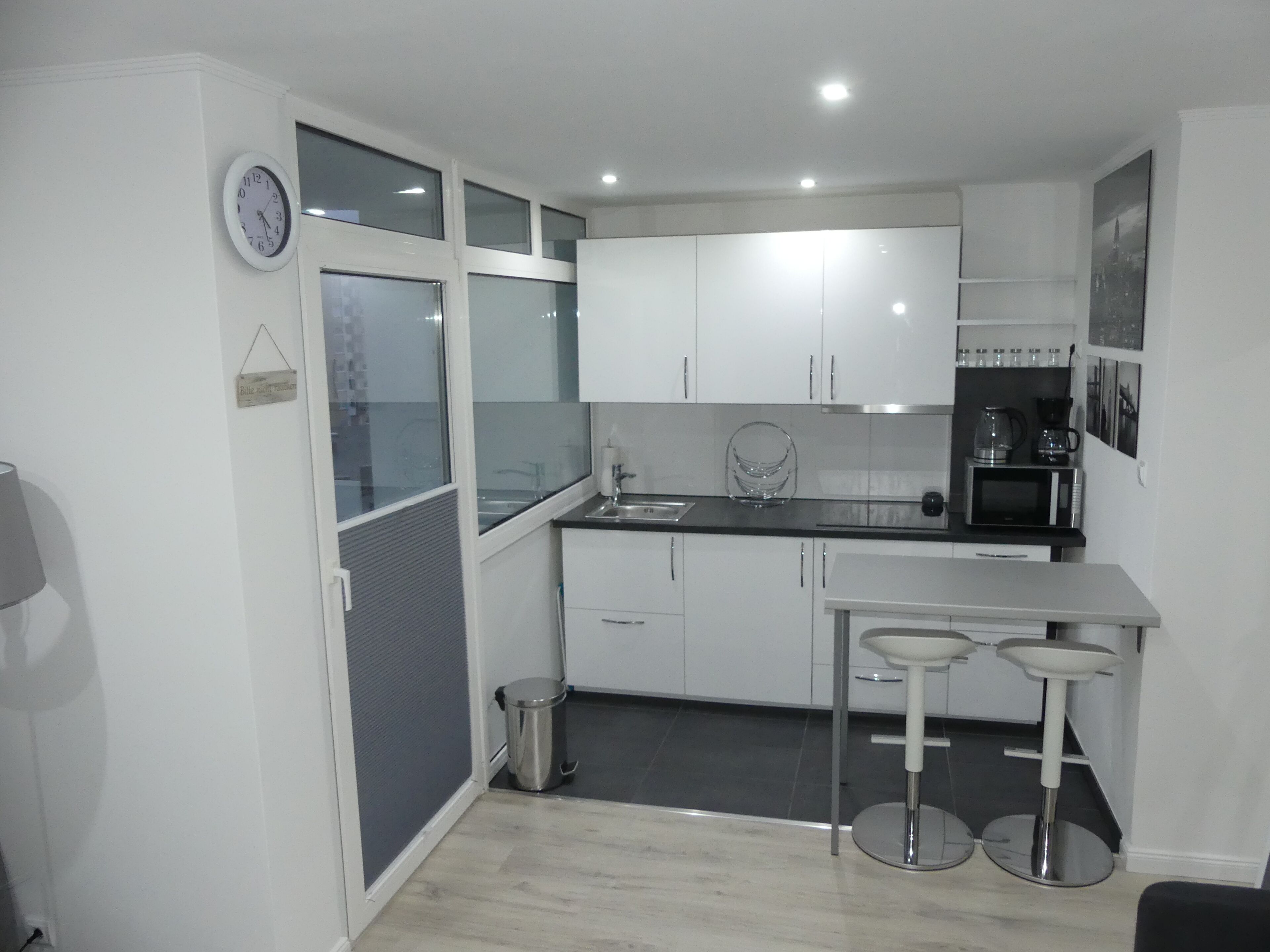 ثلاجة، ميكروويف، فرن، موقد طهي مسطح