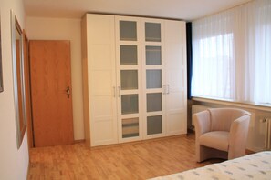 3 Schlafzimmer, Reisekinderbett, WLAN