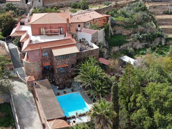 المنشأة من الخارج