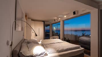 4 bedrooms, desk, iron/ironing board, free WiFi