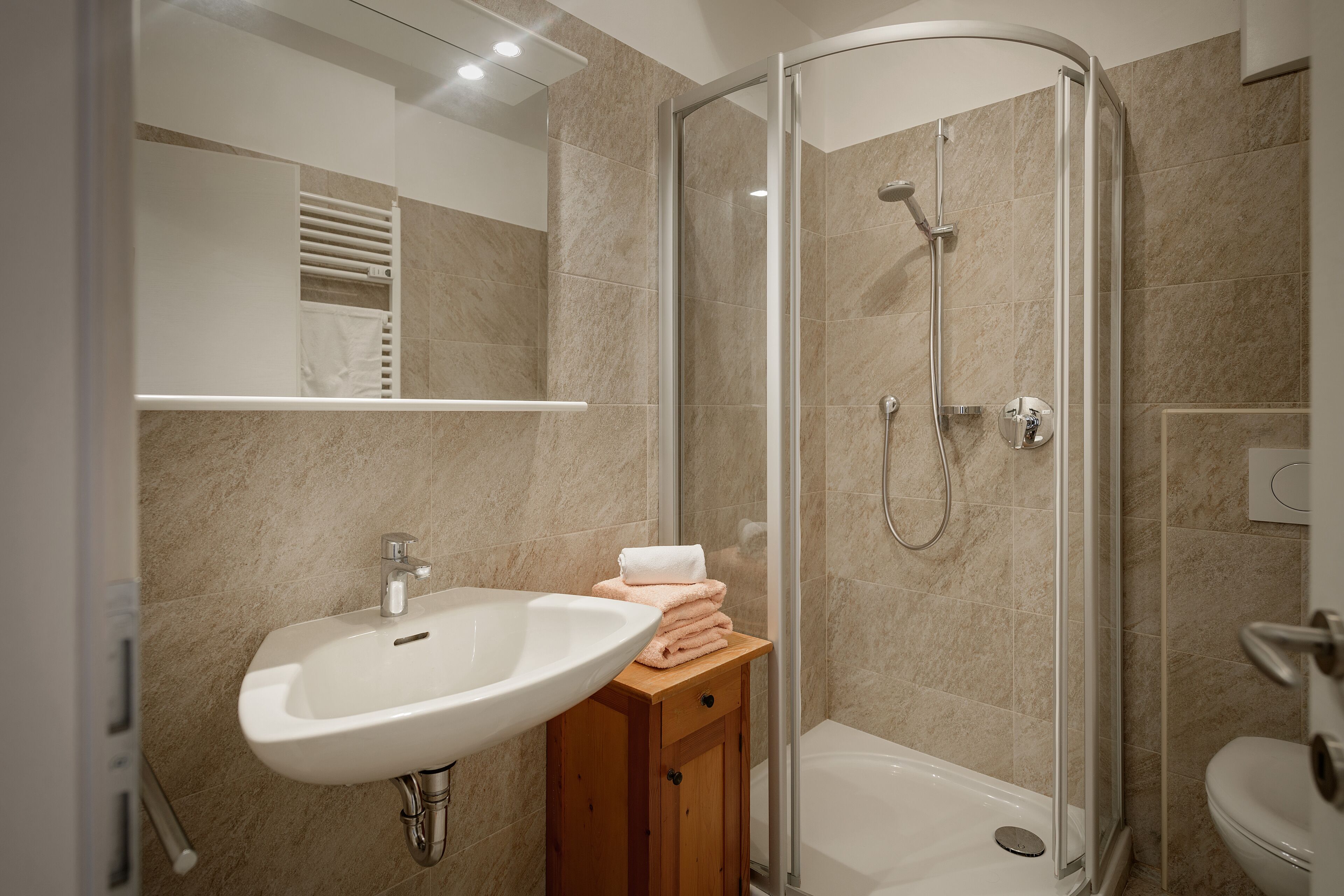 Dusche, Haartrockner, Bidet, Handtücher