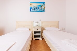 3 bedrooms, iron/ironing board, travel cot, free WiFi - Villa in a quiet area with fantastic view on the port, near sandy beaches (Antiparos)