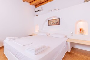 3 habitaciones, tabla de planchar con plancha y cuna de viaje 