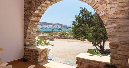 Huvila rauhallisella paikalla näköalalla kalasatamaan, muutaman metrin päässä hiekkarannalta