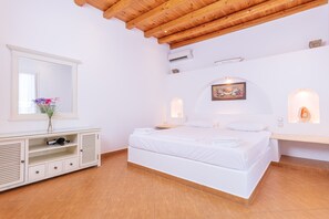 3 bedrooms, iron/ironing board, travel cot, free WiFi