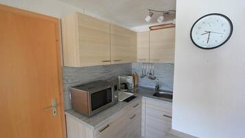 KĂŒhlschrank, Mikrowelle, Toaster