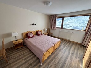 2 bedrooms