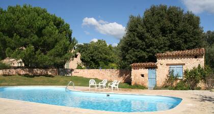 La Farigoule, Location 8 personnes avec piscine partagée, nature et calme