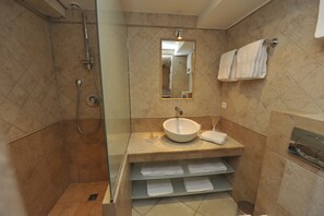 Dusche, Haartrockner, Handtücher