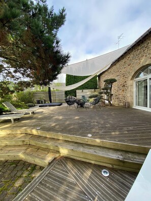 Outdoor dining - Superb cottage on the Breton coast (Guidel)