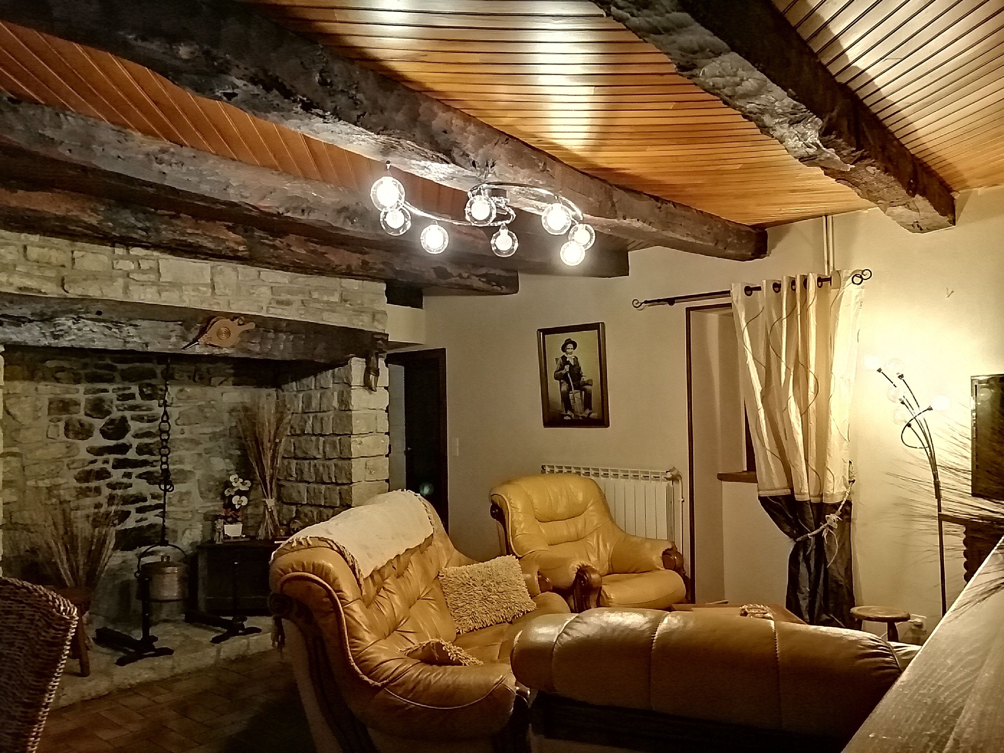 Domaine de Majorac , maison de caractère ESTAING (Aveyron) près GR65