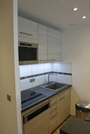 Kjøleskap, mikrobølgeovn og oppvaskmaskin