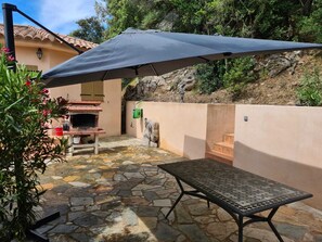 Outdoor dining - House between the rocks magnificent view of the mountains - Near Figari (Figari)