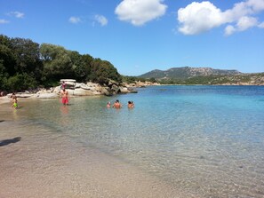 Beach nearby - House between the rocks magnificent view of the mountains - Near Figari (Figari)