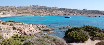 House between the rocks magnificent view of the mountains - Near Figari