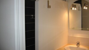 Unclassified image, 5 of 7, button - VERY BEAUTIFUL APARTMENTFULLY RENOVATED IN  LAVACHET SOUTH FACING - TOUR DU LAC N°3 (TIGNES)