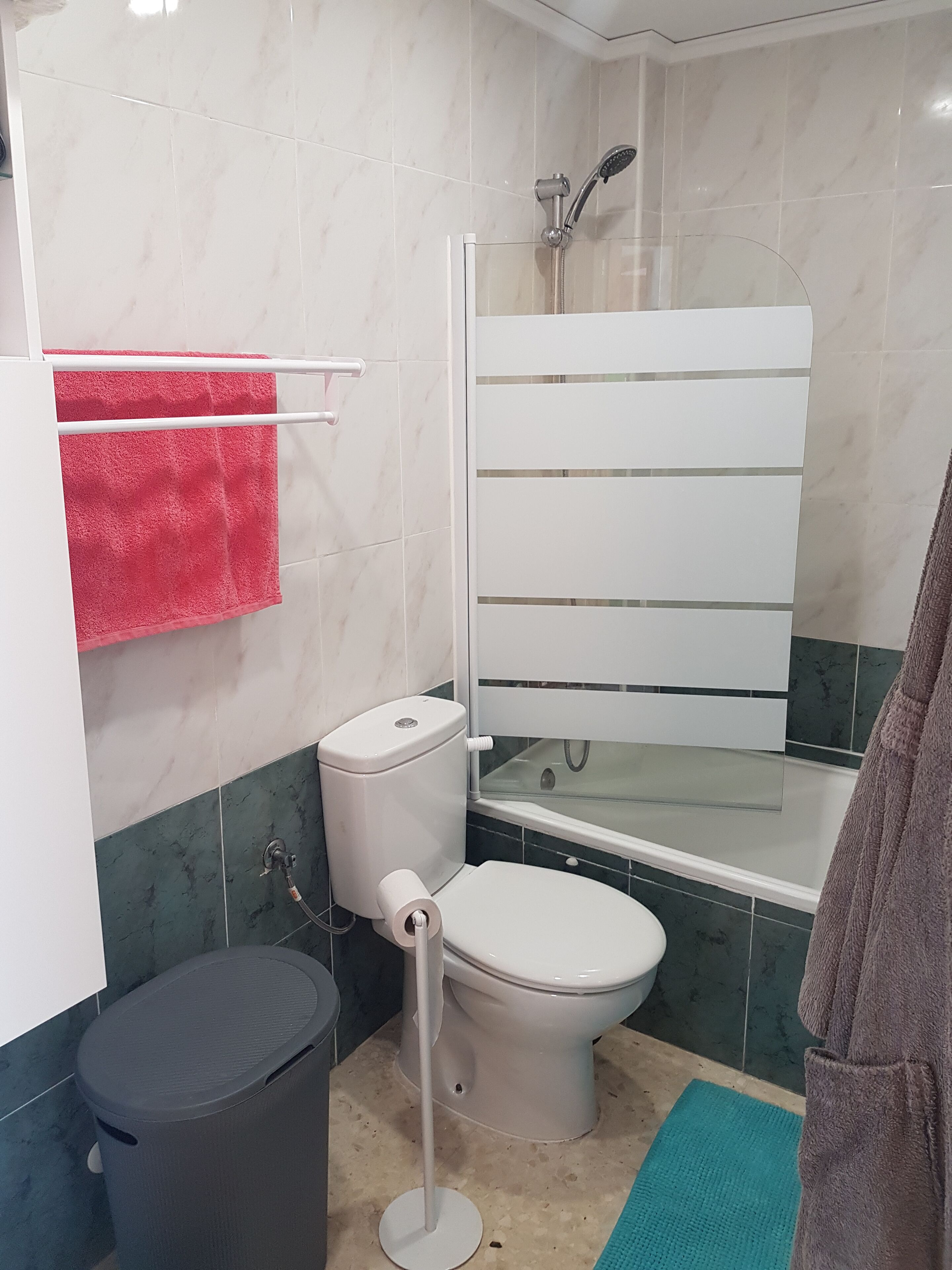 Beautiful Views Apprt 3 bedrooms edge of beach swimming pool