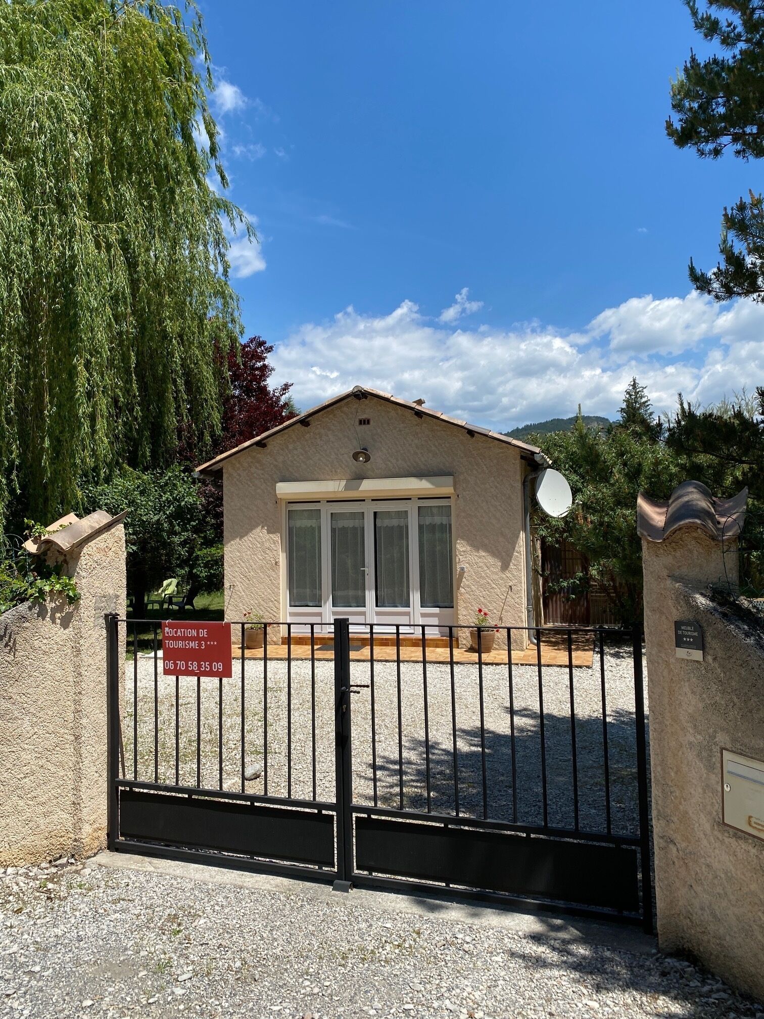 Lovely cottage has the entrance to the Verdon Gorges