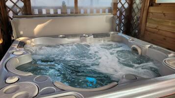 Indoor spa tub