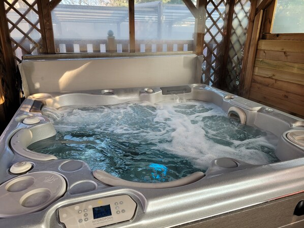 Indoor spa tub