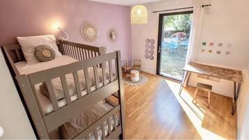 4 sovrum, skrivbord, strykjÀrn/strykbrÀda och resesÀng