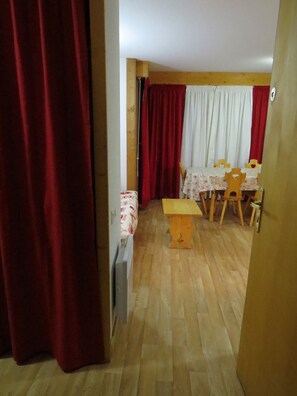 Dining - 8 people, 47m2, LAUNDRY - GARAGE, TERRACE (Valloire)
