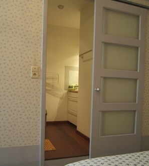 5 chambres, fer et planche à repasser, lit parapluie, Wi-Fi gratuit