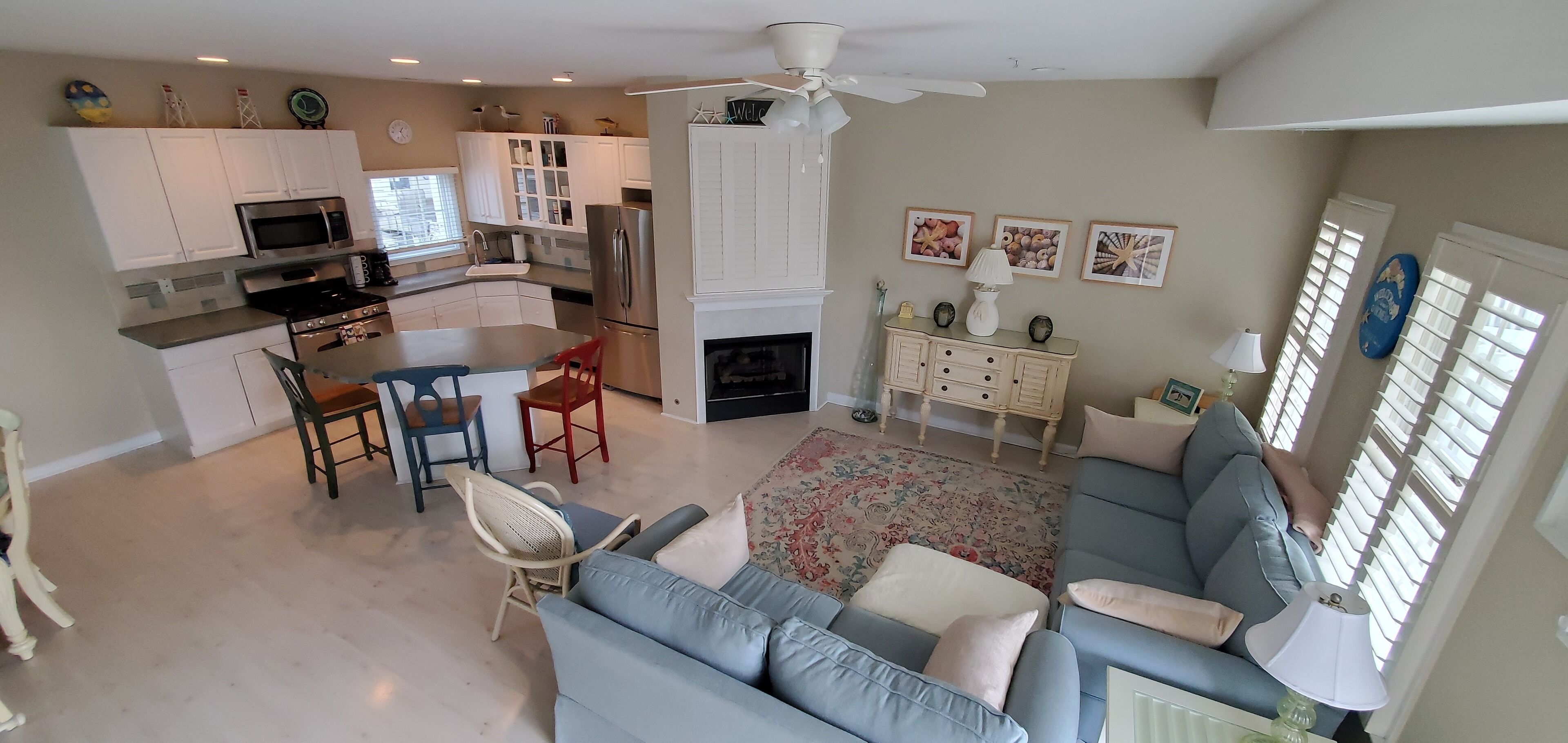 Steps from the beach- family friendly convenience sleeps 10 close to everything!