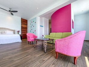 Interior - Lovely suite with ocean view balcony (Isla Mujeres)
