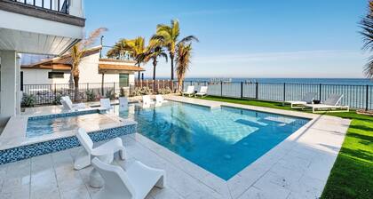 Island Retreat! Pool, Spa, Rooftop Views and Covered Outdoor Dining