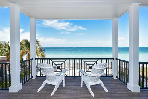 Amazing New Water Front Home, jossa hengitys ottaen näkymät Perfect Location